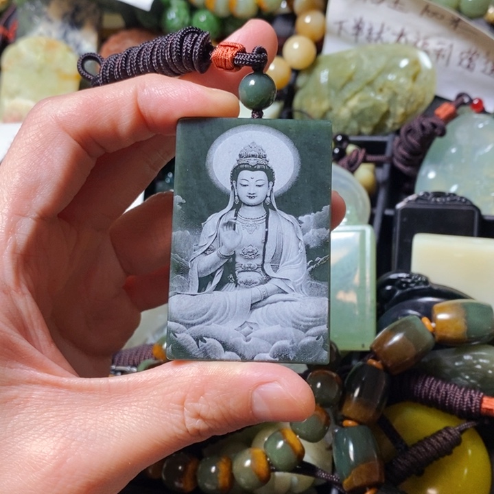 透闪石质玉颈饰未镶嵌