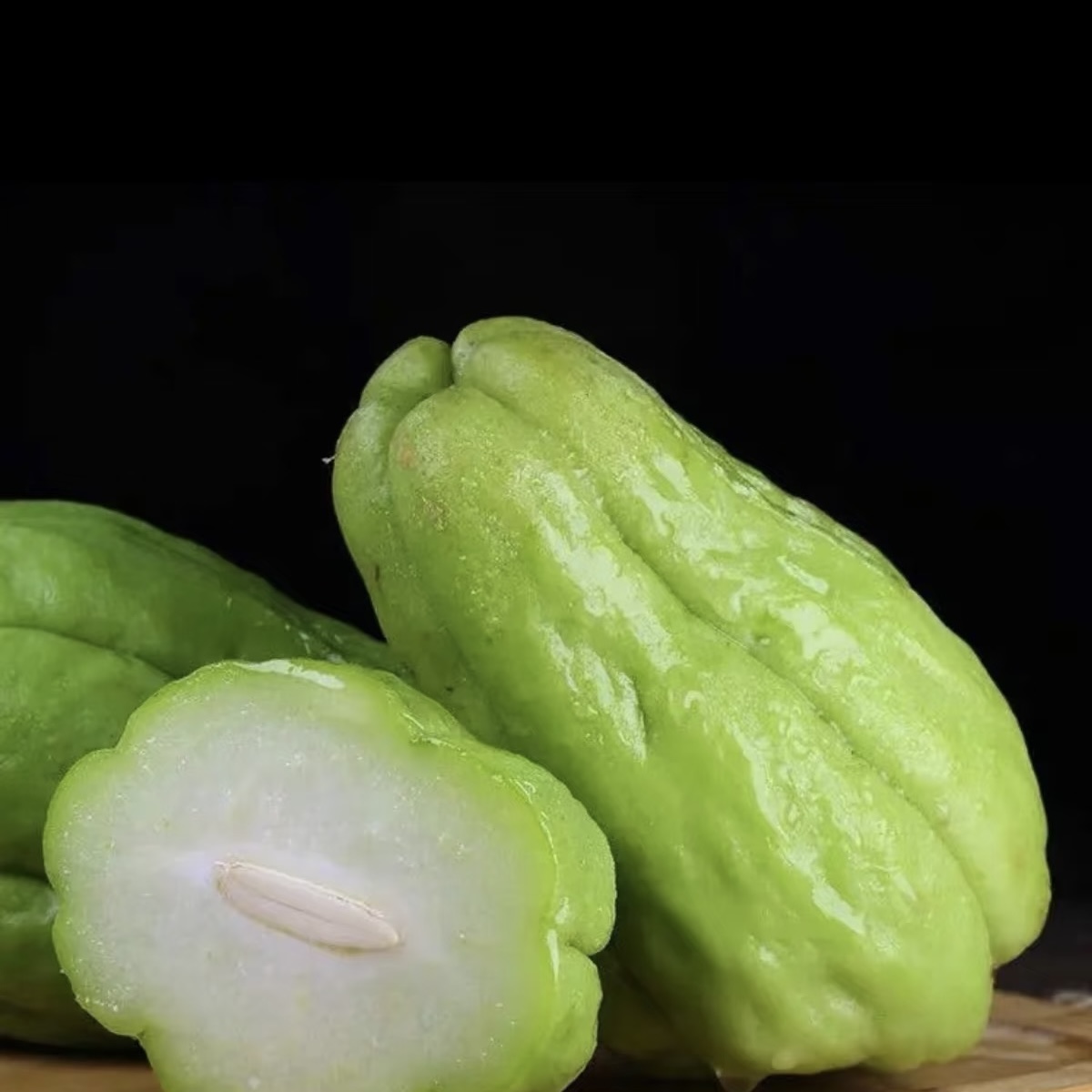 云南 大山村寨里 老头现摘的 新鲜佛手瓜