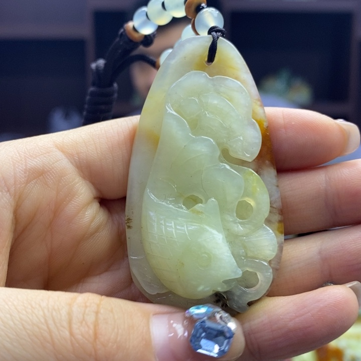 蛇纹石玉未镶嵌颈饰