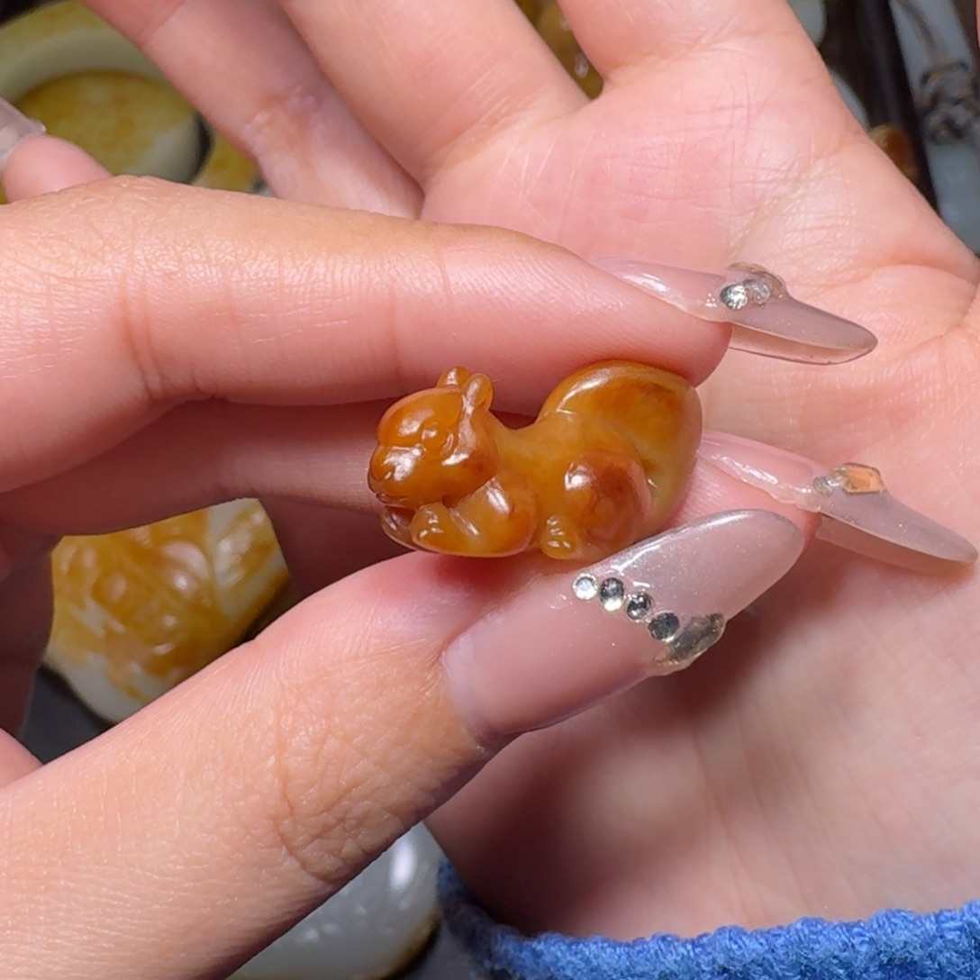 和田玉挂件未镶嵌松鼠
