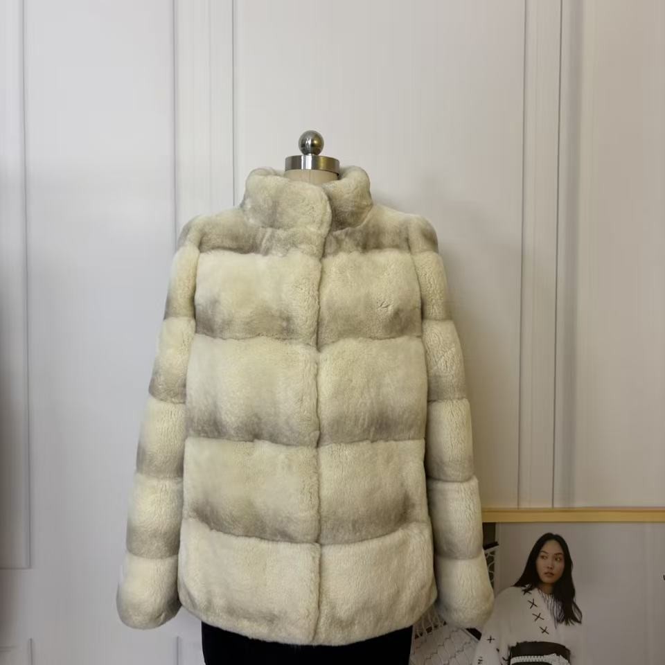 女士獭兔皮草上衣 米色立领