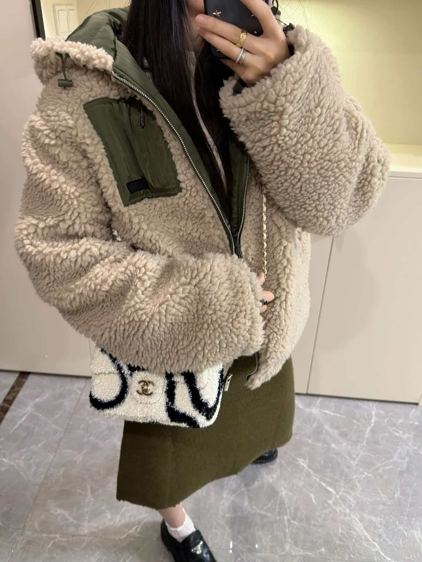 【CHANMITY】浅米墨绿拼接连帽保暖外套02510111