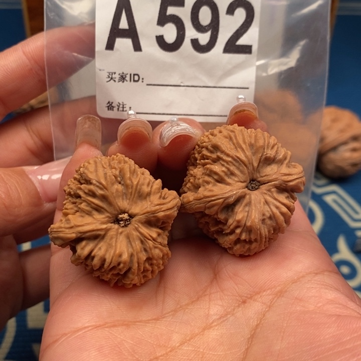 文玩核桃吊坠全品南疆石33-34A592