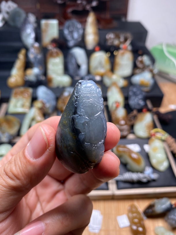 新疆和田玉籽料 青花 钟馗伏魔 俏色巧雕 手工雕刻精雕