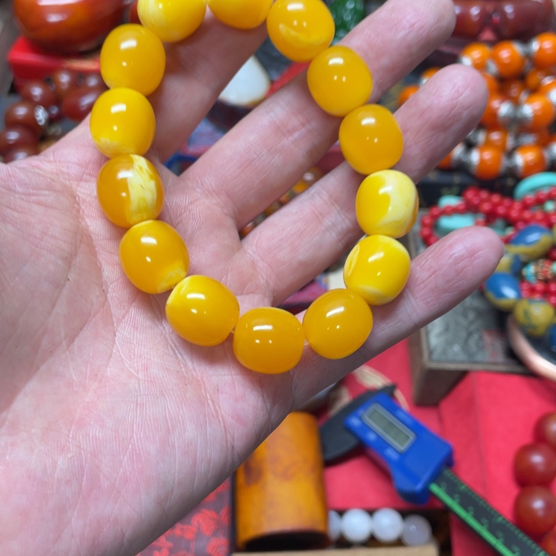 琥珀裸石未镶嵌好物推荐如图所示