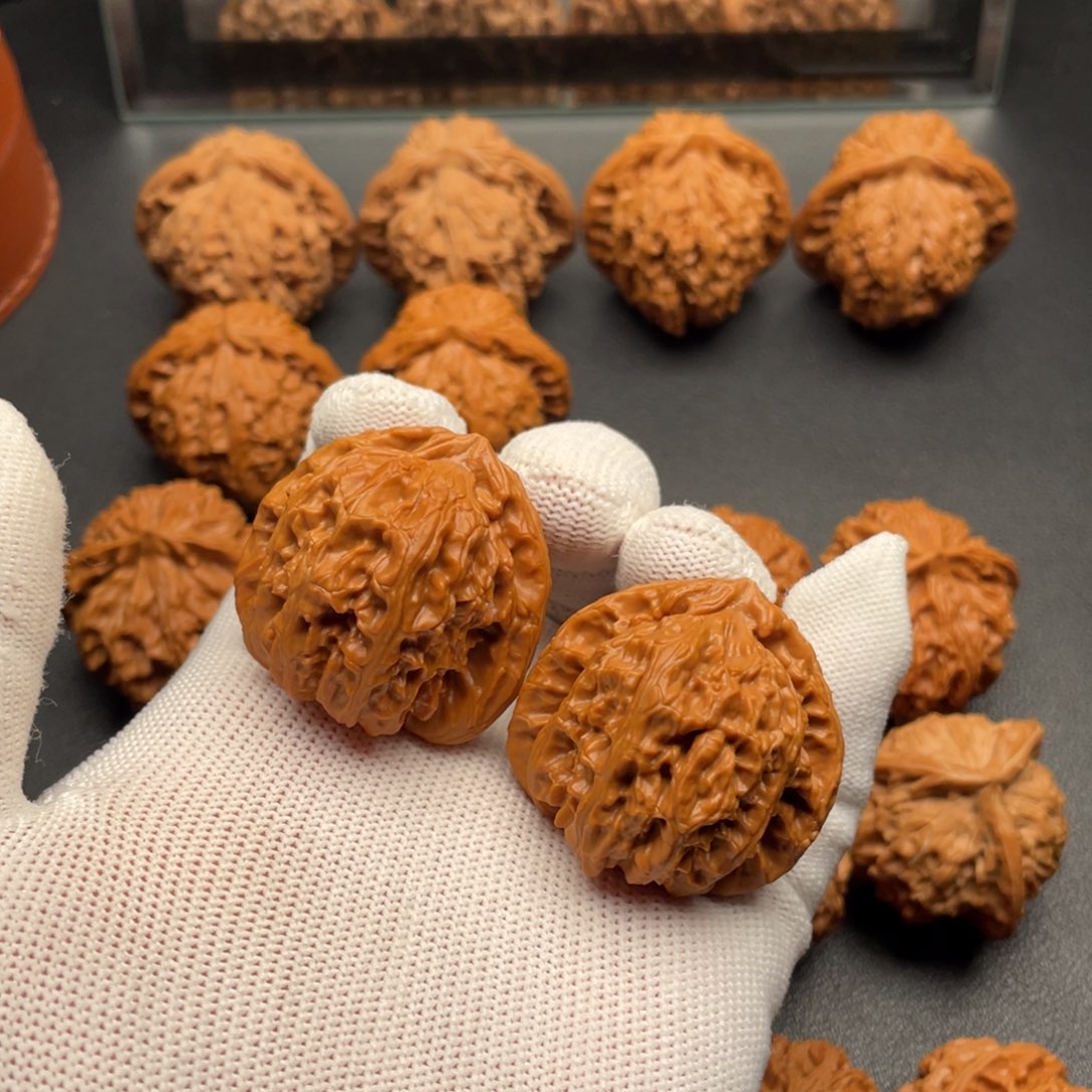 文玩核桃吊坠三角白全品无修