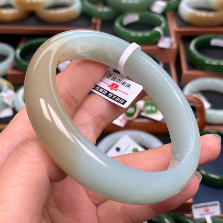 和田玉（糖玉）手镯未镶嵌60