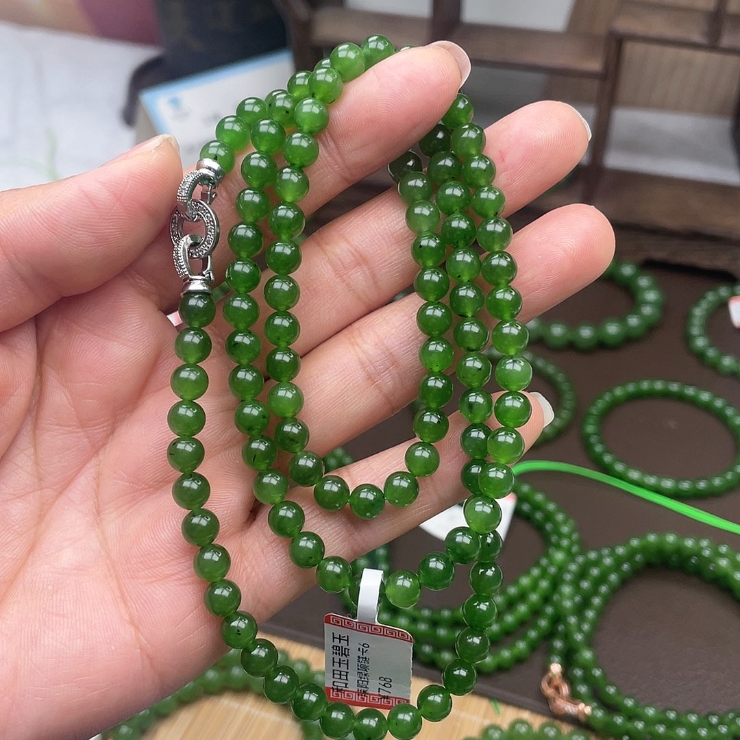 和田玉未镶嵌颈饰辣阳绿卡6