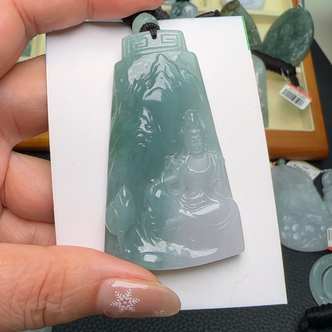 翡翠未镶嵌颈饰  