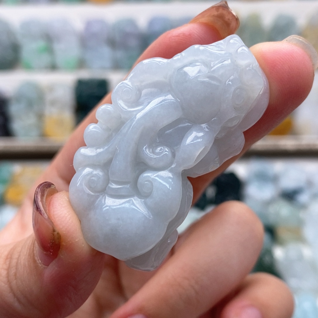 翡翠吊坠(赠链)未镶嵌