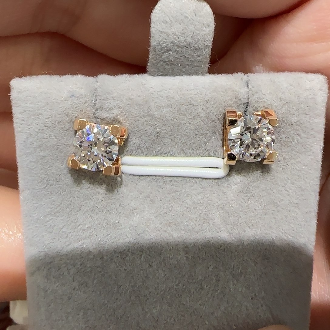 18K金镶嵌实验室培育钻石牛头玫瑰金耳钉1.1卡