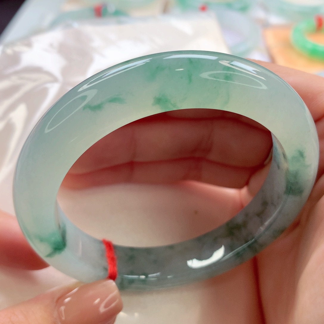 翡翠手镯未镶嵌师妹满圈飘花