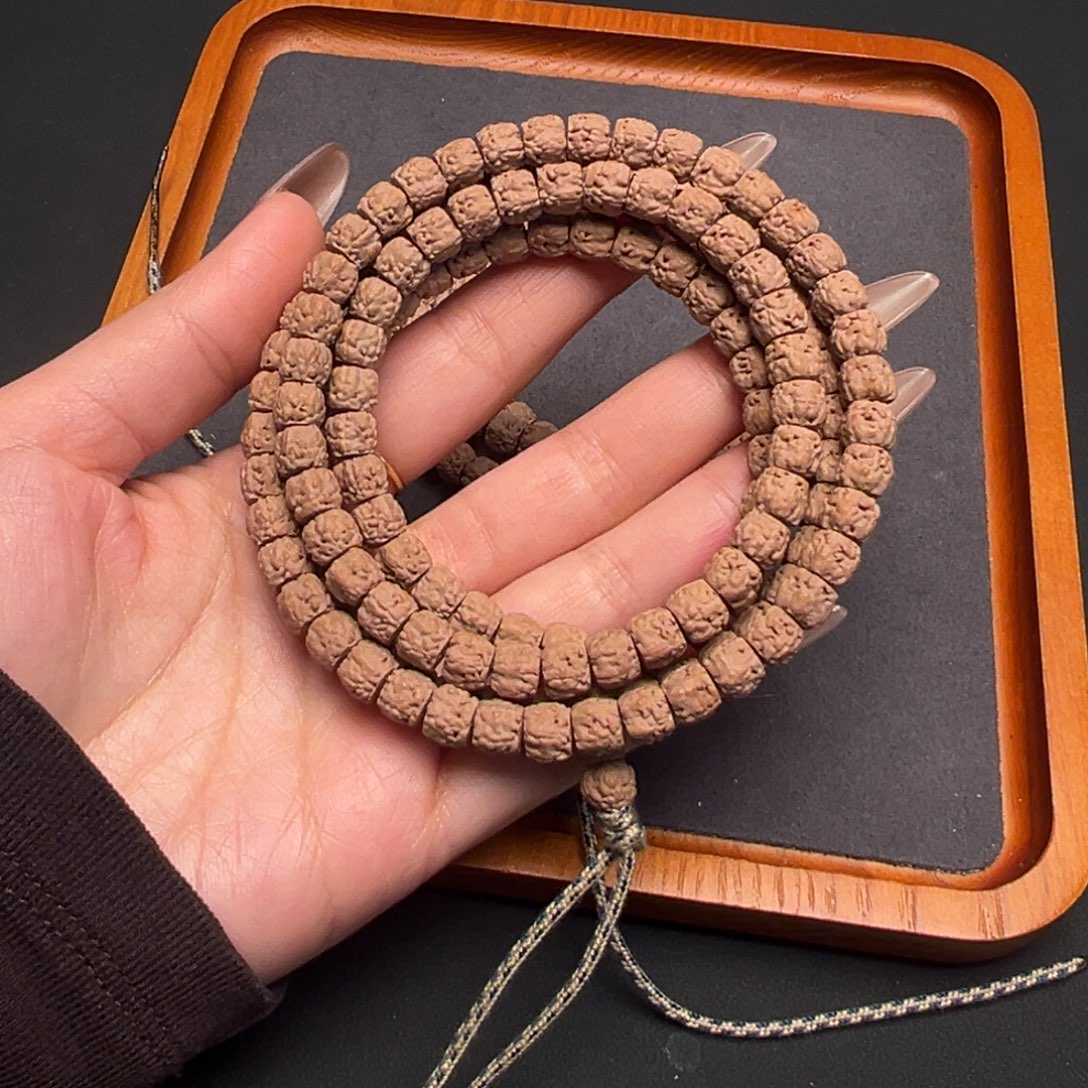 A***）吊坠金刚菩提佛手