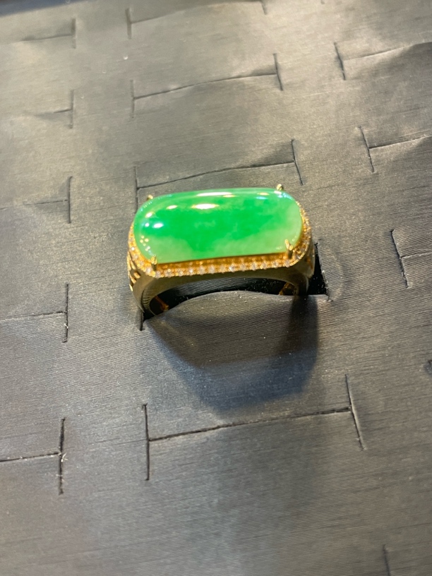 缅甸翡翠A，18k镶嵌马鞍介子