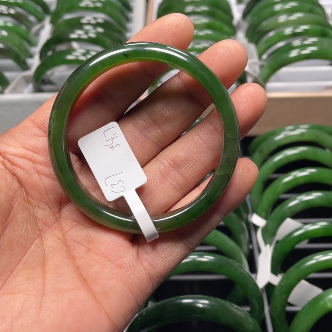 和田玉（碧玉）未镶嵌手镯