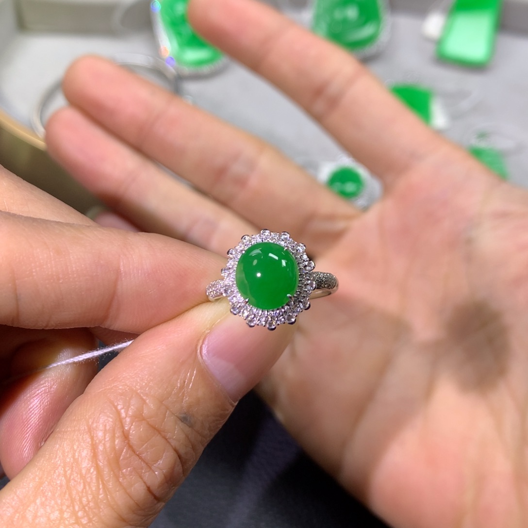 翡翠戒指18K金镶嵌翡翠