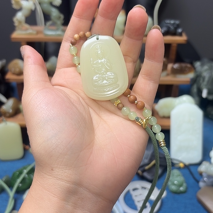 石英质玉合金颈饰