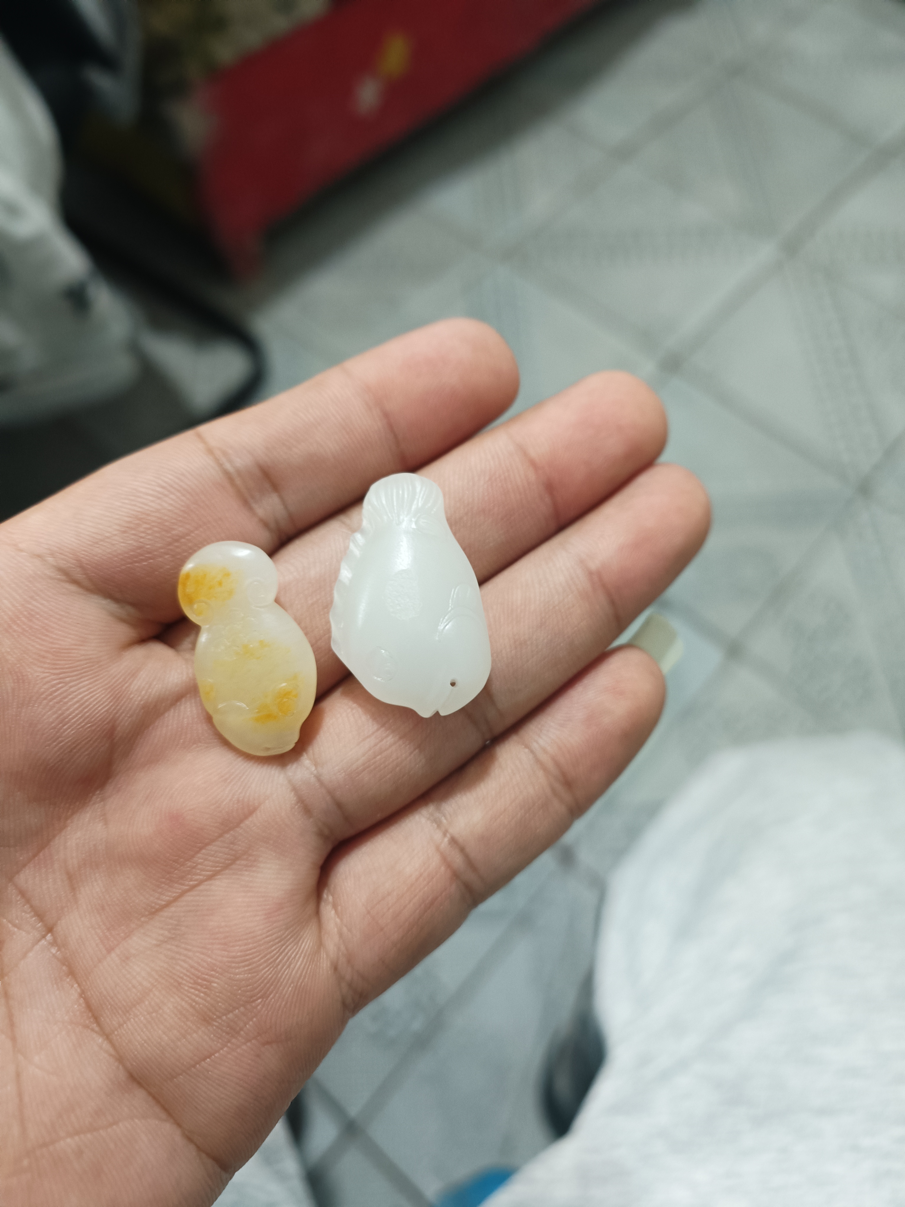 精品和田玉小鱼挂件