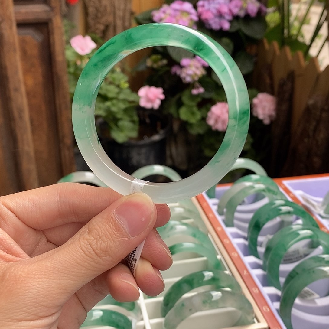 石英质玉未镶嵌手镯