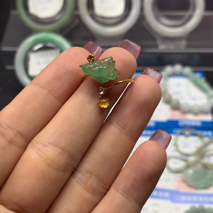 翡翠戒指18K金镶嵌戒指