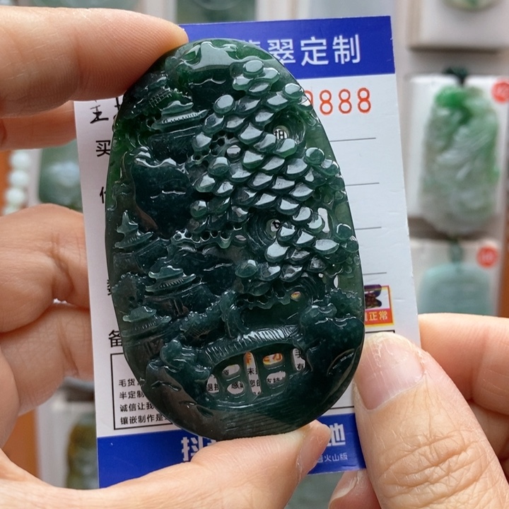 翡翠颈饰未镶嵌山水