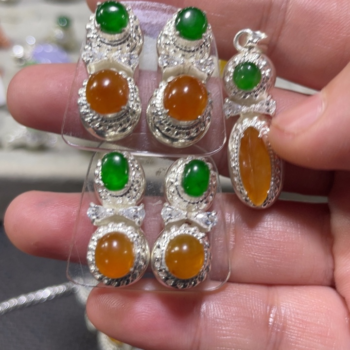 翡翠未镶嵌戒指缅甸翡翠天然