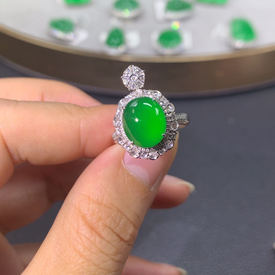 翡翠戒指18K金镶嵌翡翠