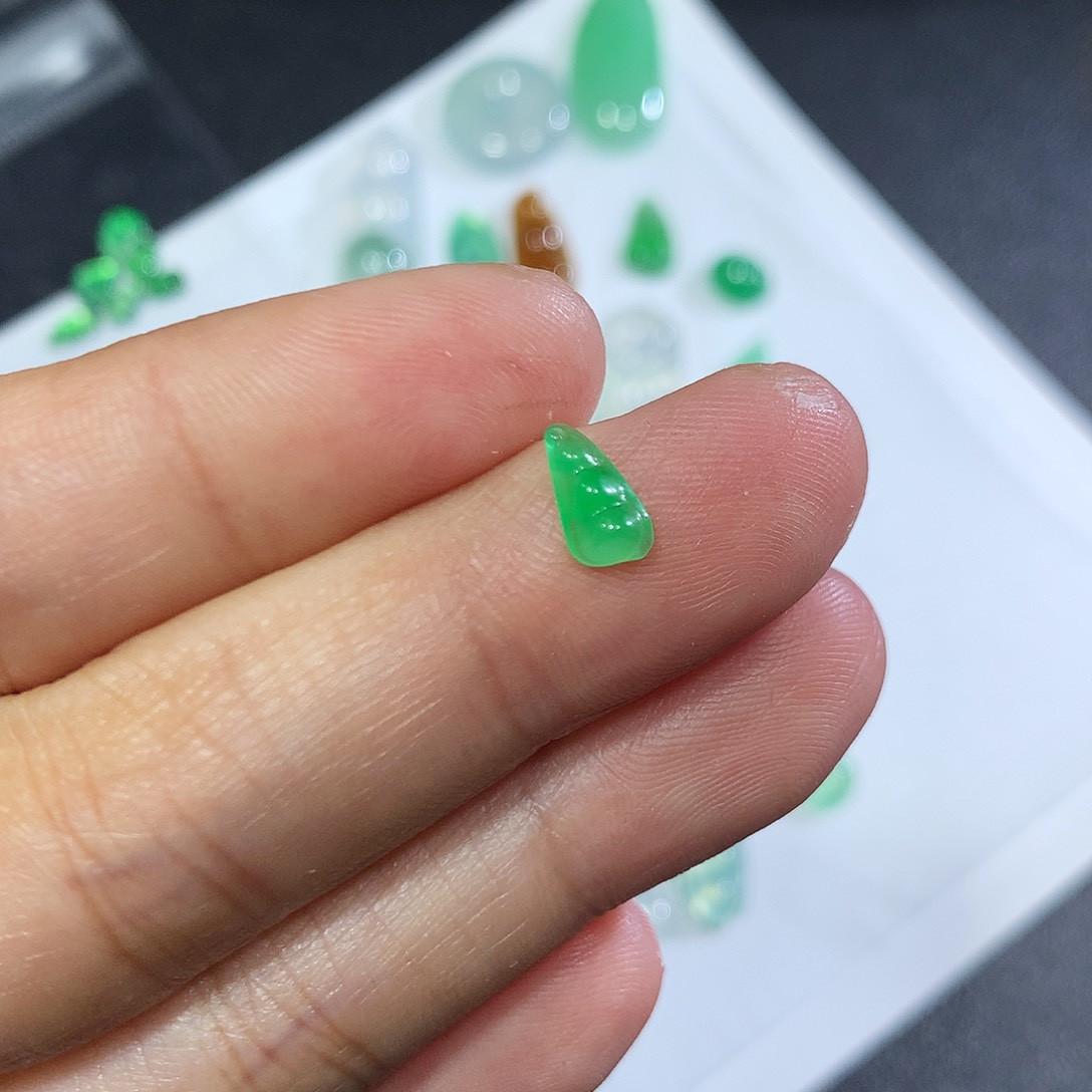 未镶嵌翡翠耳饰嘻