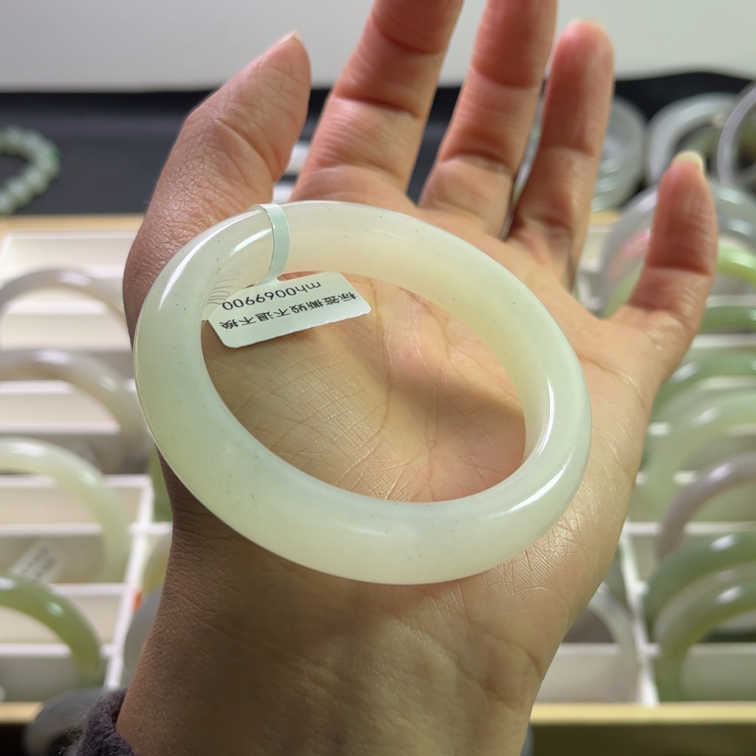 和田玉手镯53.8圈未镶嵌快**年