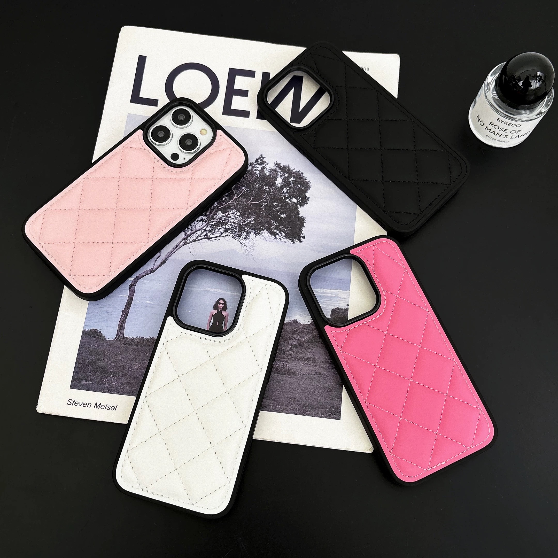 小香风白色羽绒服适用iPhone16/15promax手机壳菱形皮14全包13套