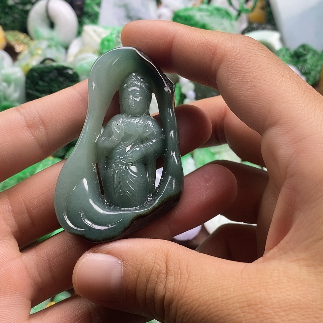 翡翠未镶嵌颈饰观音
