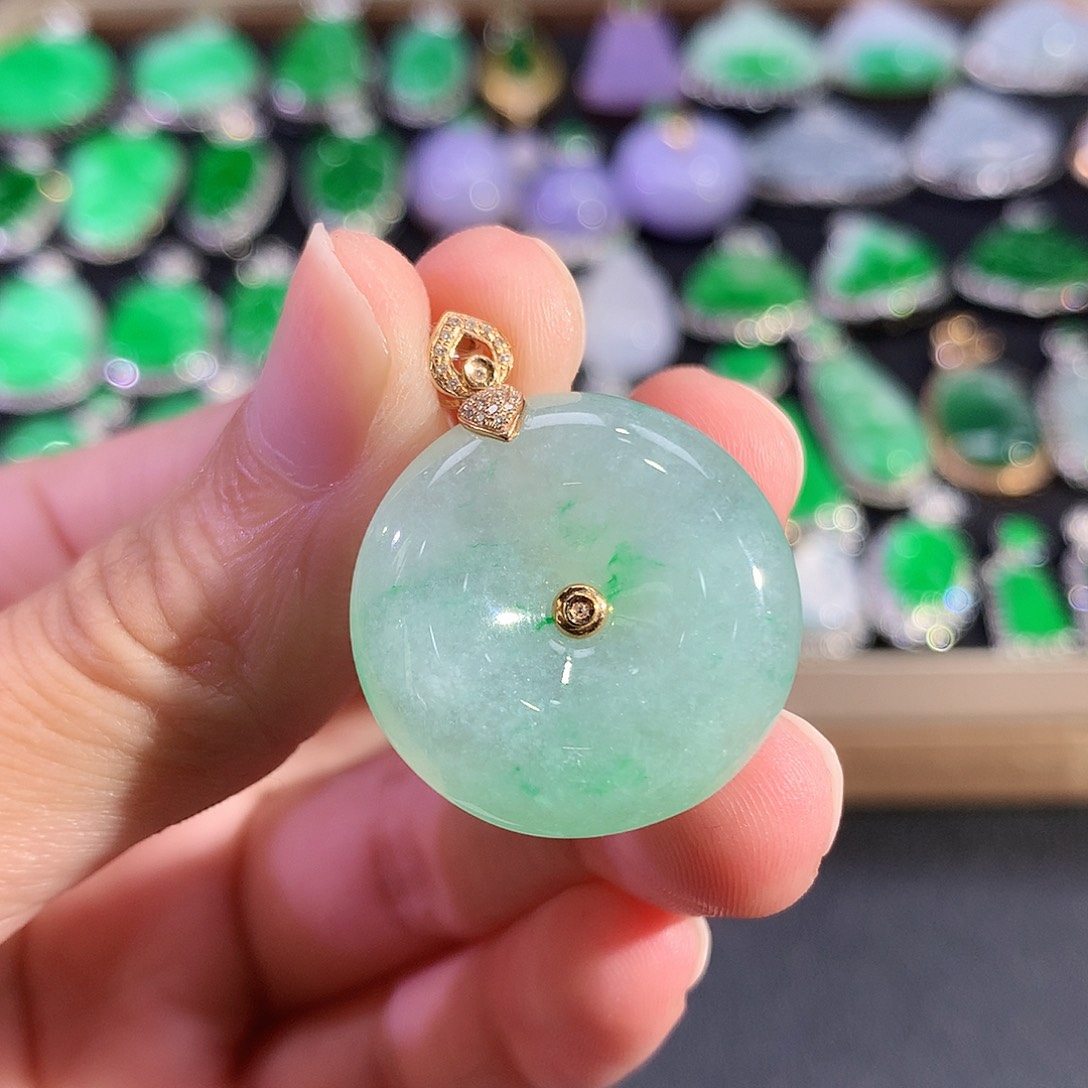 翡翠18K金镶嵌吊坠(赠链)