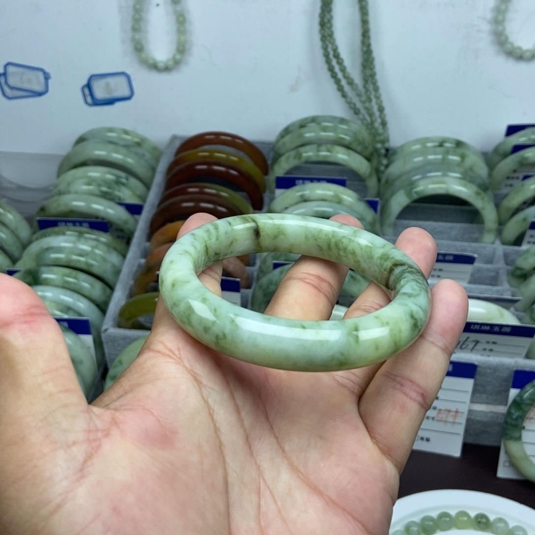 梦***秋蛇纹石玉未镶嵌手镯