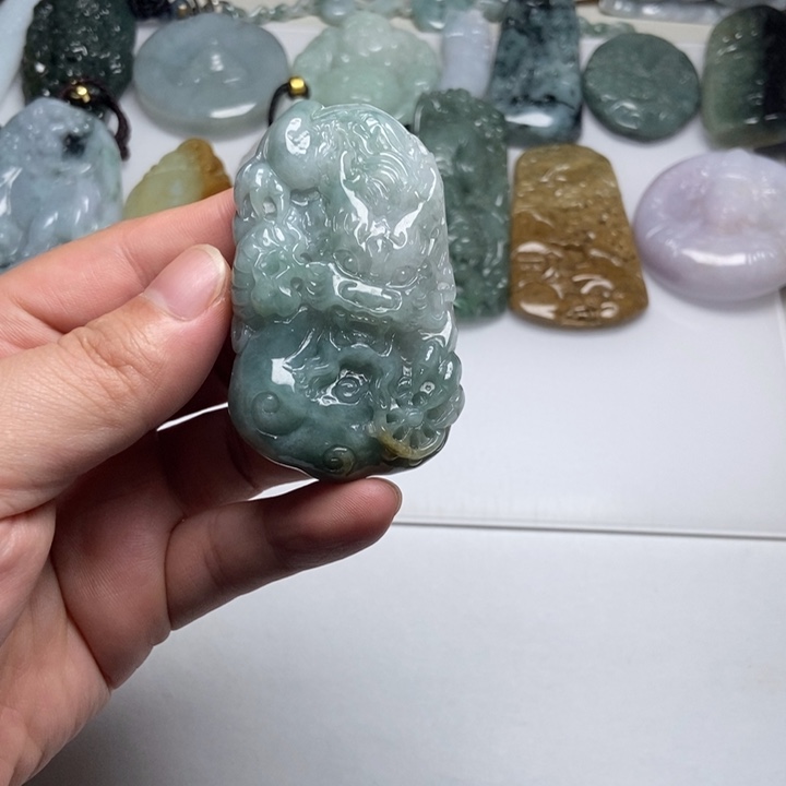 翡翠未镶嵌颈饰龙牌24