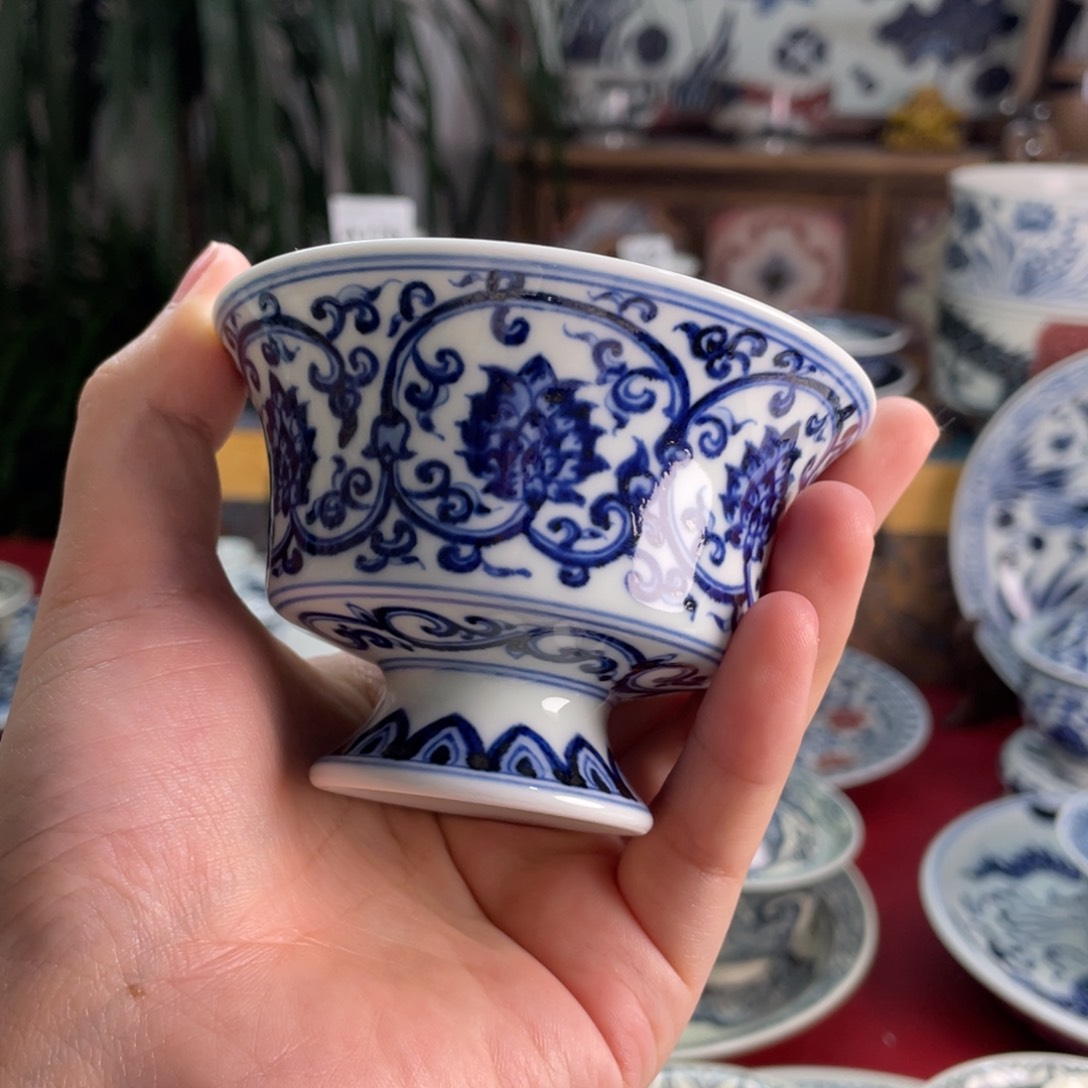 11景德镇青花微瑕缠枝莲高脚杯