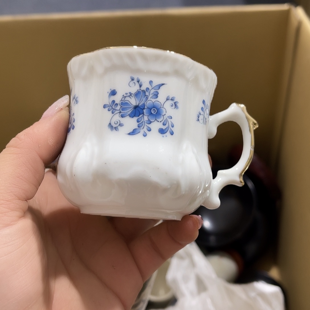 瓷片风**园嗯！羽毛球等活动为代表