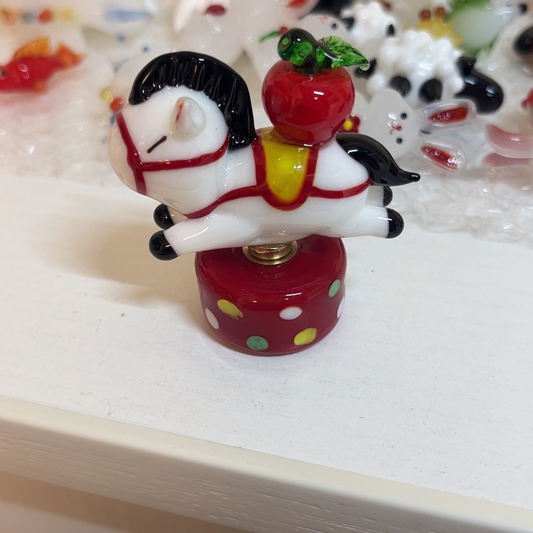 被***堡手工艺品琉璃旋转马