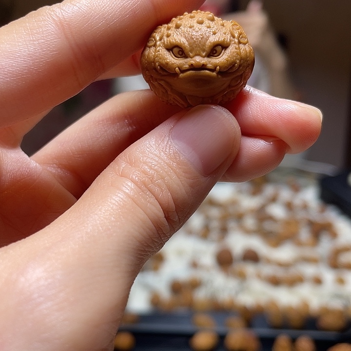 吊坠橄榄核金蟾三通