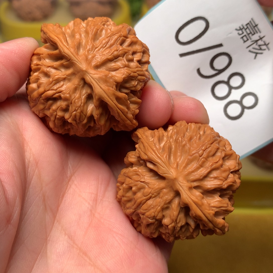 文玩核桃把件红皮肉球苹40