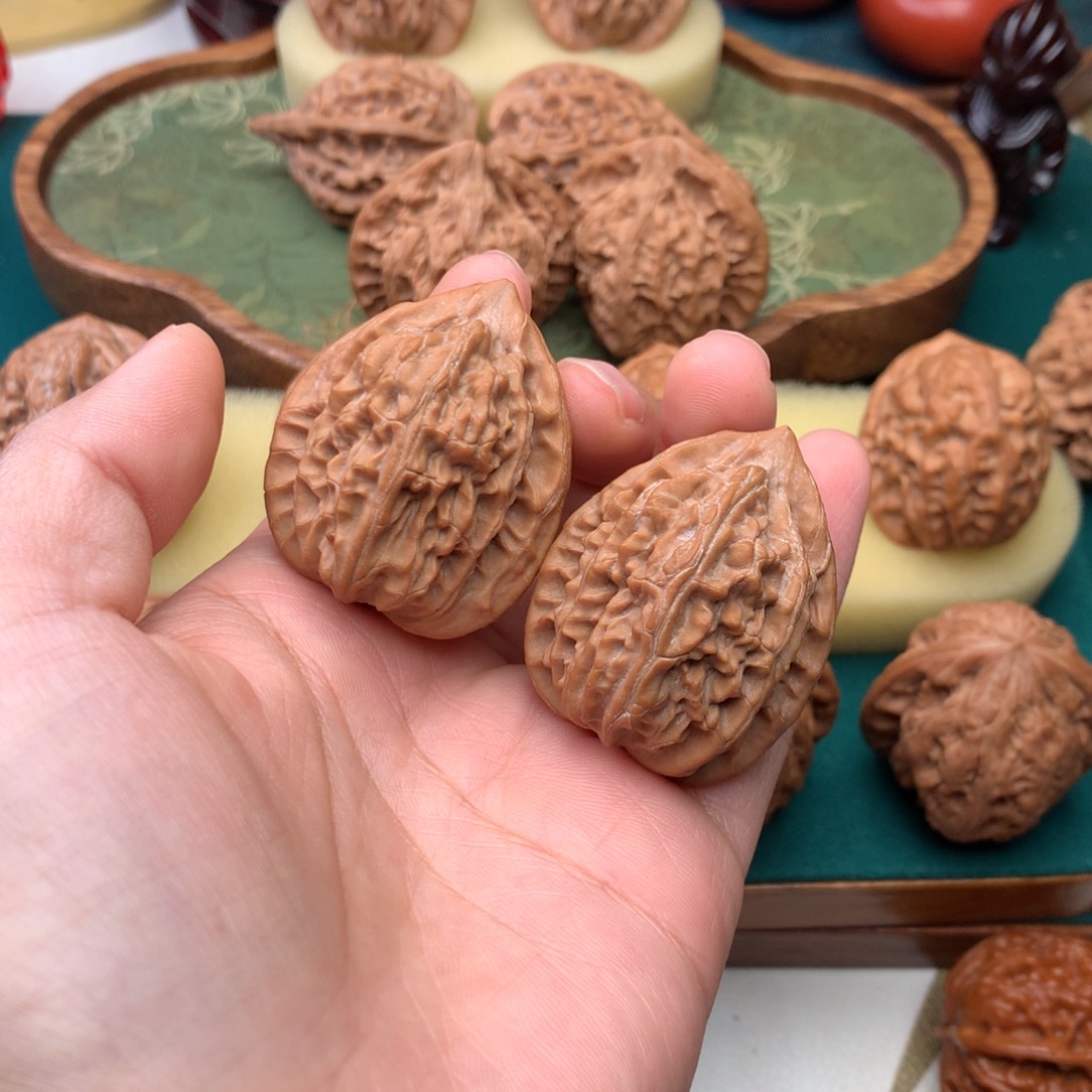 文玩核桃把件木纹鸡心34.5