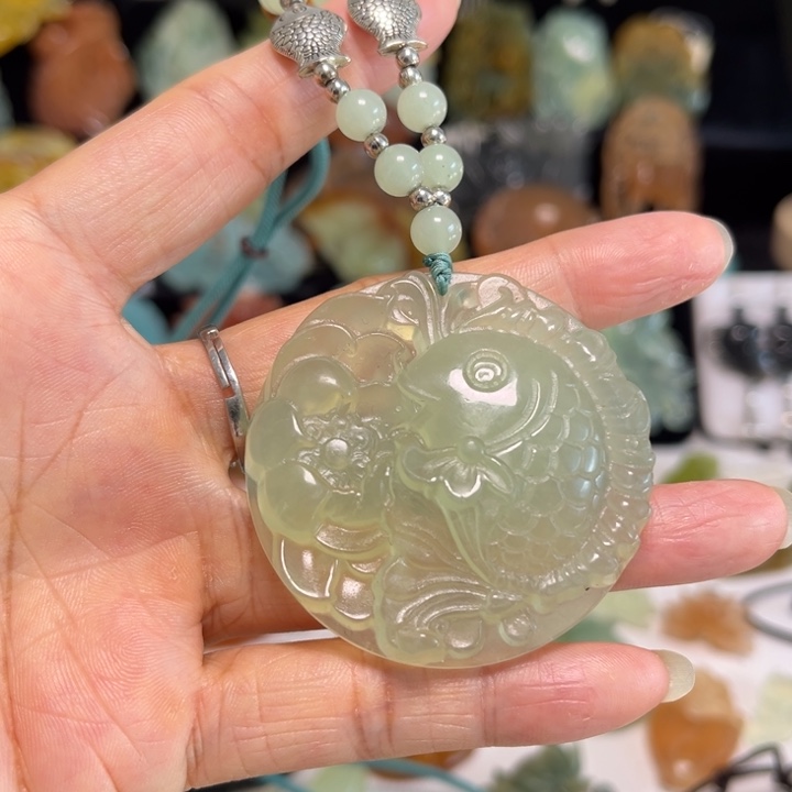 蛇纹石玉未镶嵌颈饰