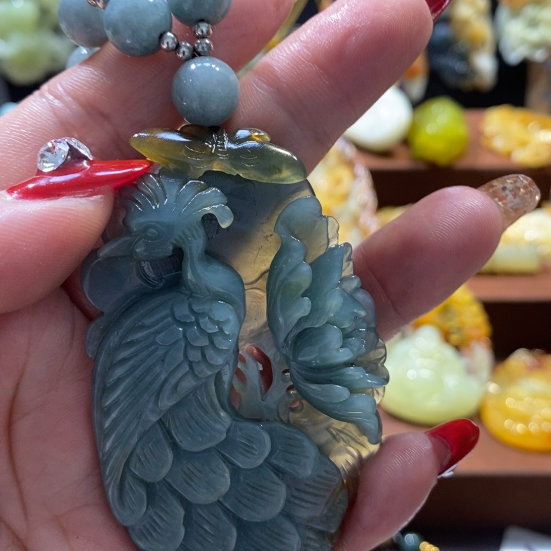 蛇纹石玉颈饰未镶嵌