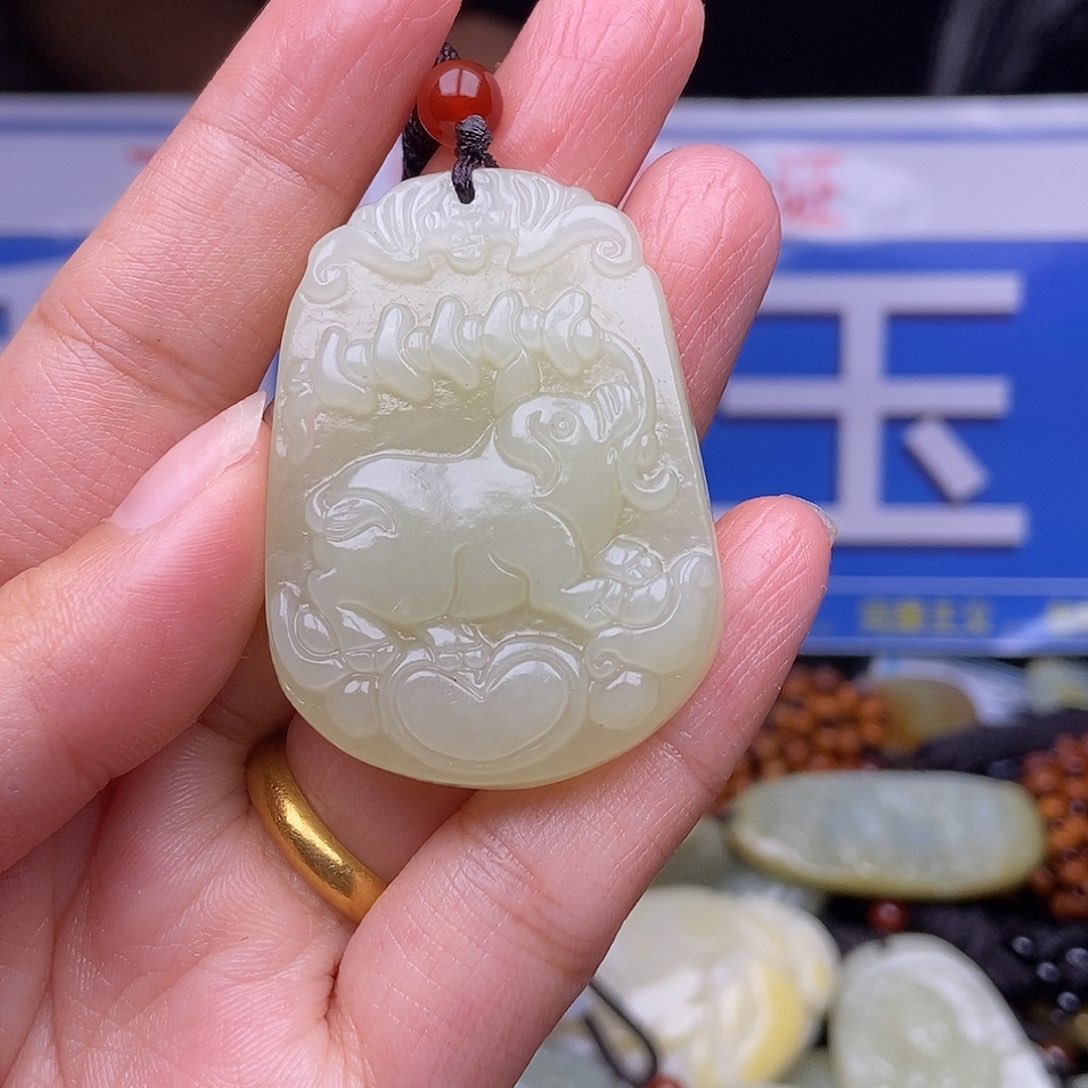 和田玉未镶嵌颈饰