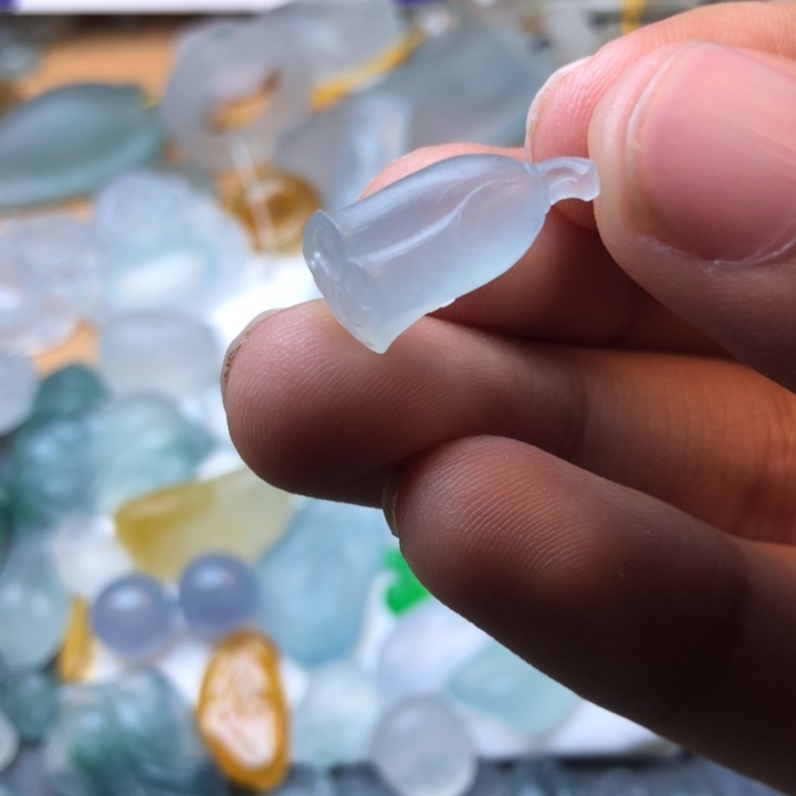 定制翡翠未镶嵌挂件