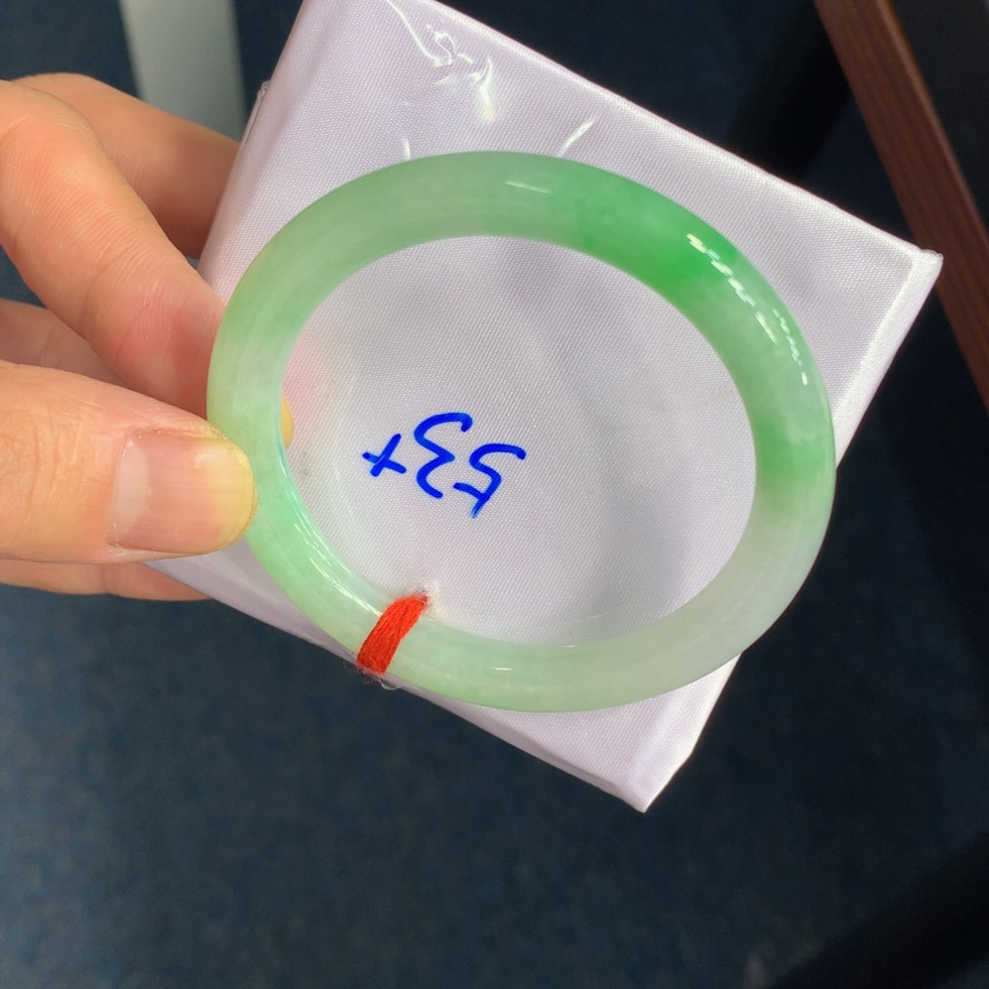 翡翠手镯（圆镯）未镶嵌小****翡翠