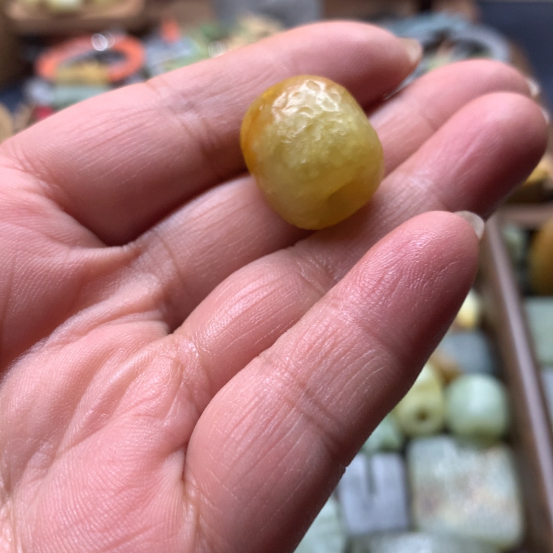 地***者蛇纹石玉未镶嵌颈饰