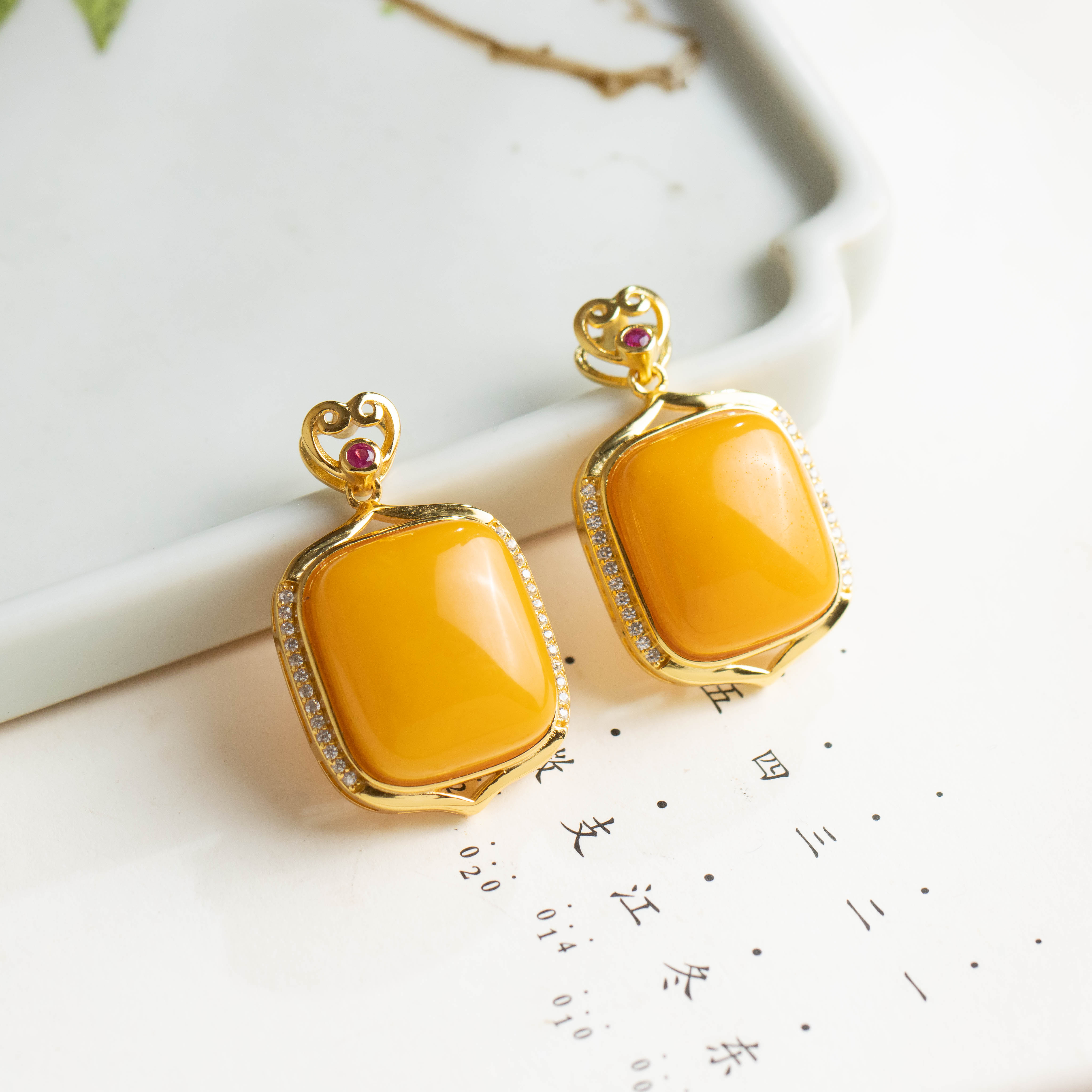 S925银镶嵌琥珀蜜蜡方形女款吊坠 不含链（多样性发货 发其一）