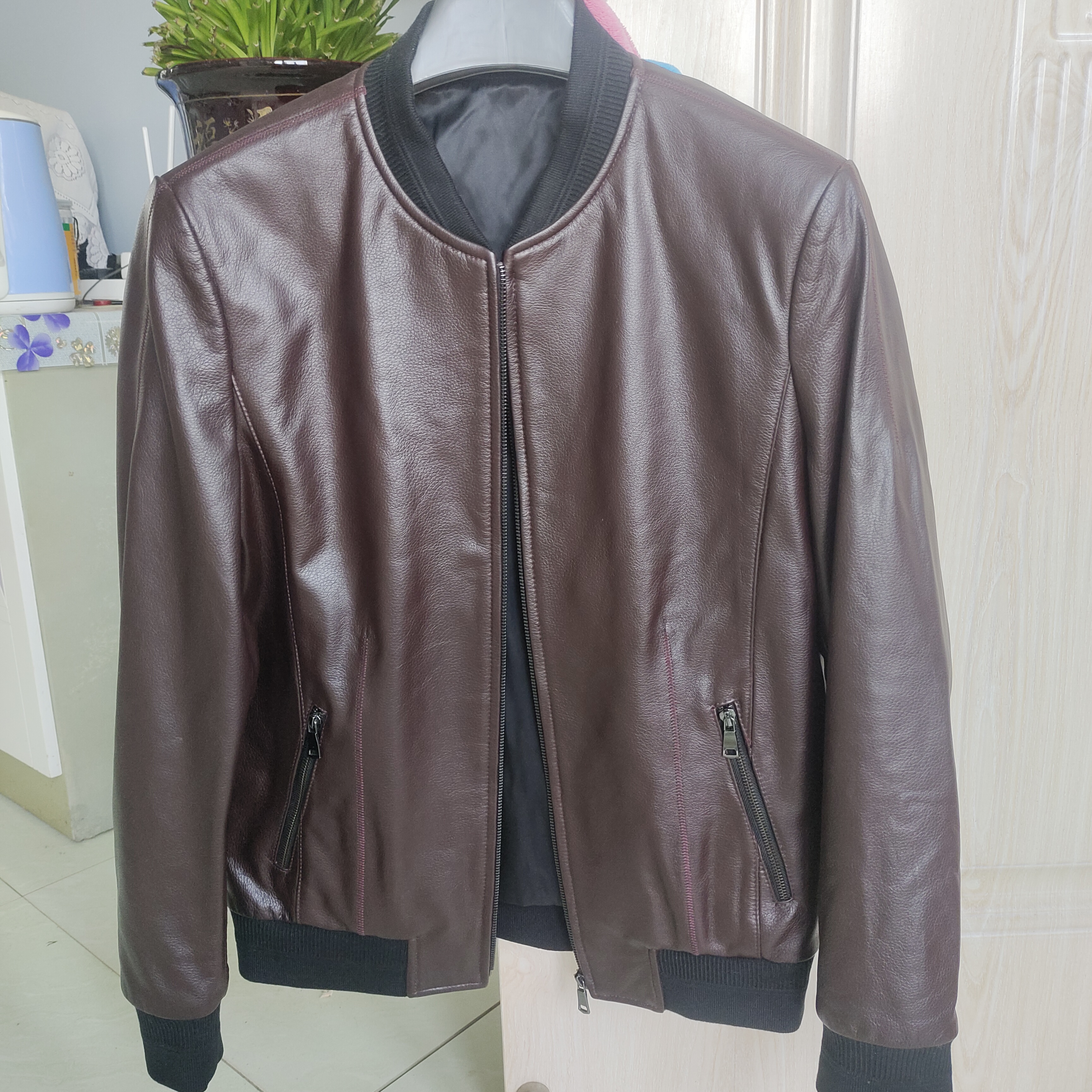 全新断码牛皮棕色棒球服真皮皮衣，春秋款。净重2.4斤。