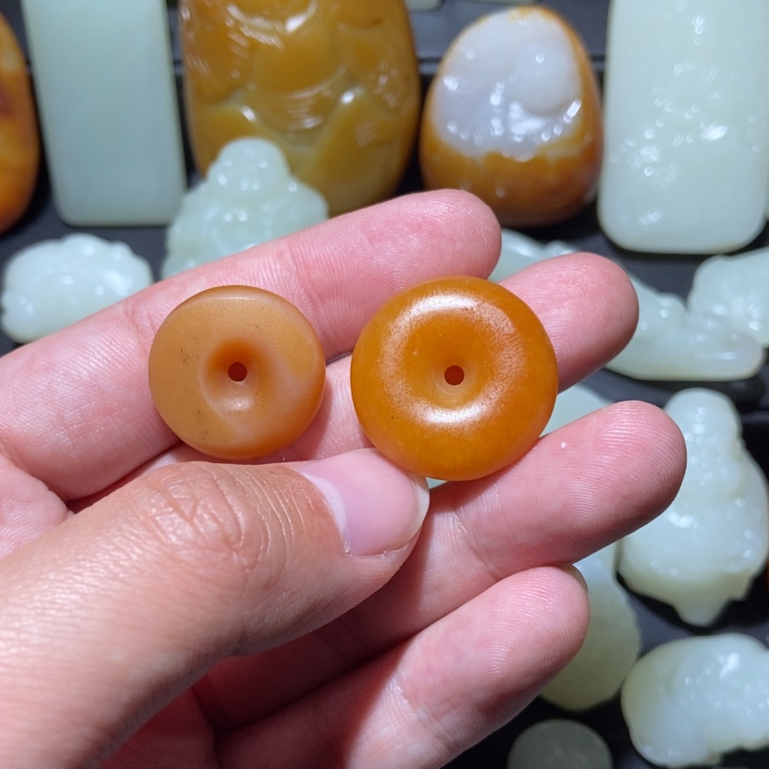 等***于和田玉未镶嵌颈饰