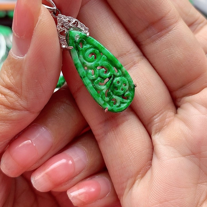 翡翠颈饰银S925镶嵌翡翠